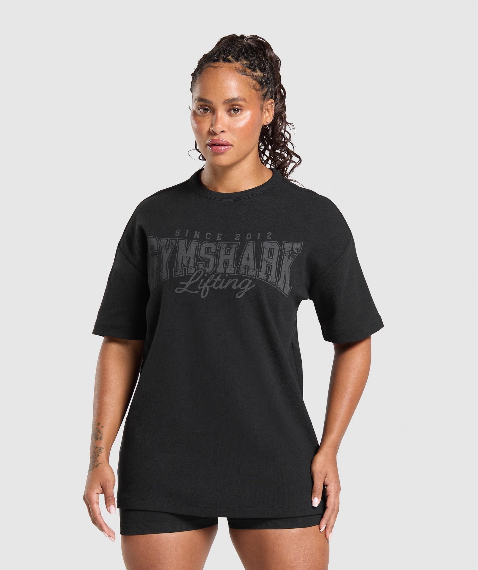 Levantamiento de la cubierta de la bomba de gran tamaño