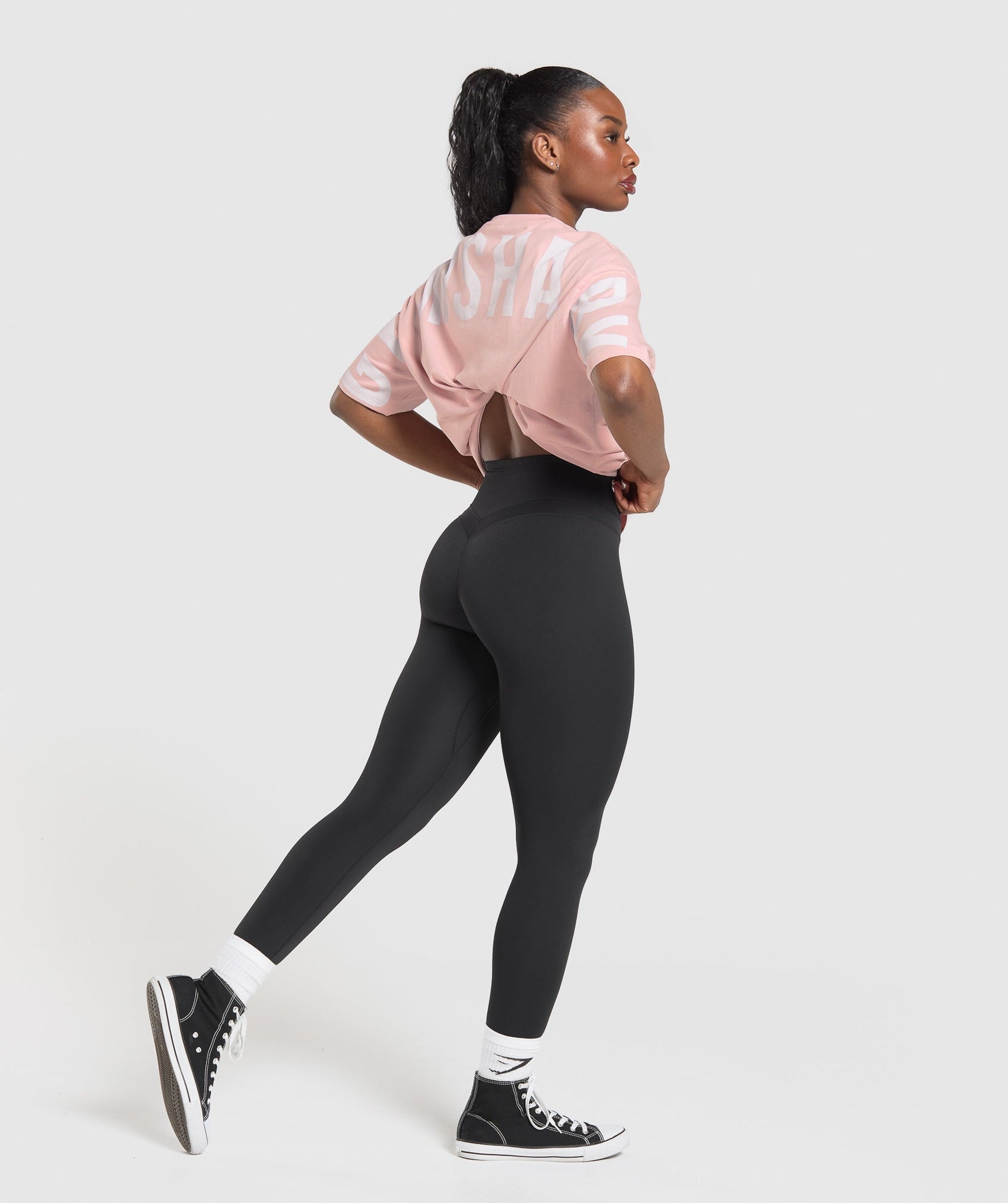 Camiseta gráfica con marca denominativa