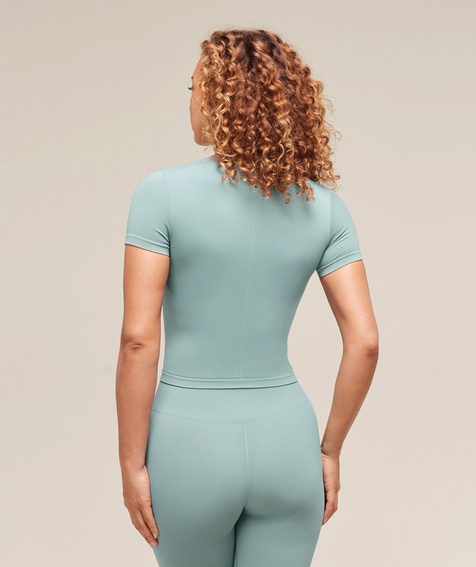 Camiseta midi suave y esculpida