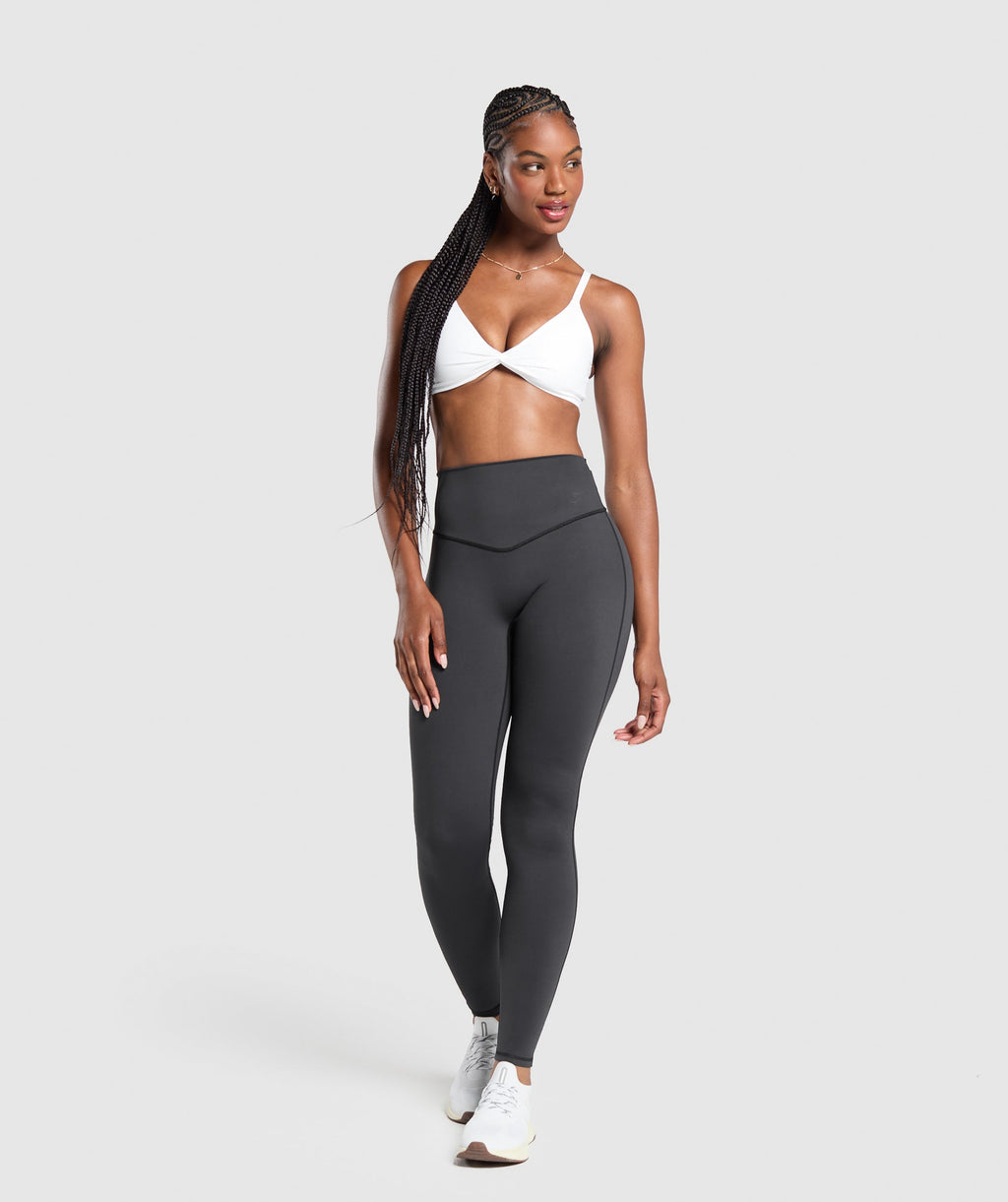 Bralette con parte delantera torcida